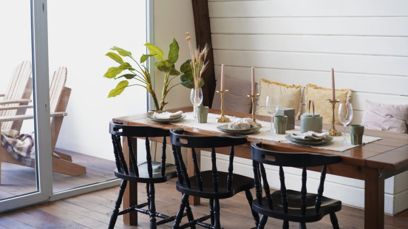 Посадочные места за обеденным столом