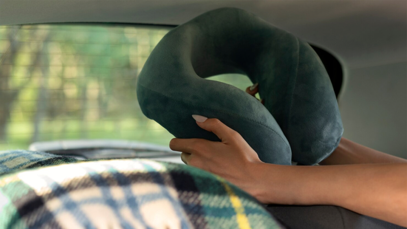 Подушка для путешествий в машине 