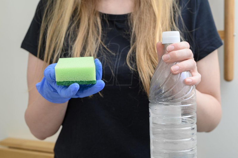 5 способов быстро убрать запах из холодильника