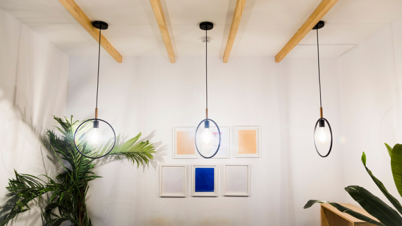 Современные декоративные люстры в квартире 