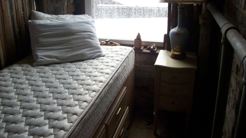 Матрас слишком маленького размера