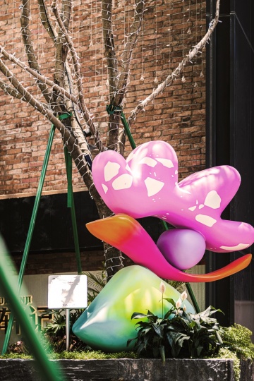 Алекс Проба установила красочную инсталляцию в Шэньчжэне