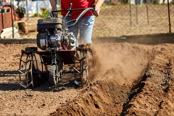 Правила вспашки земли мотоблоком