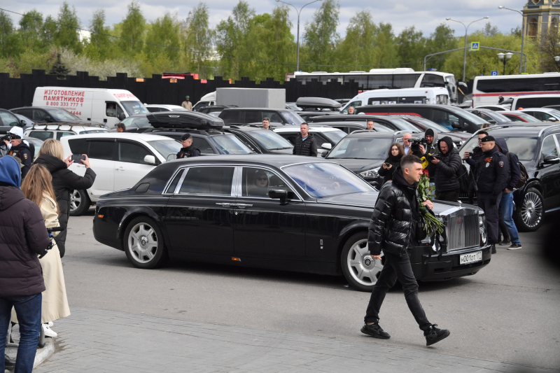 «Больше в страну не въедет»: почему Пугачёва больше не страхует свои элитные авто