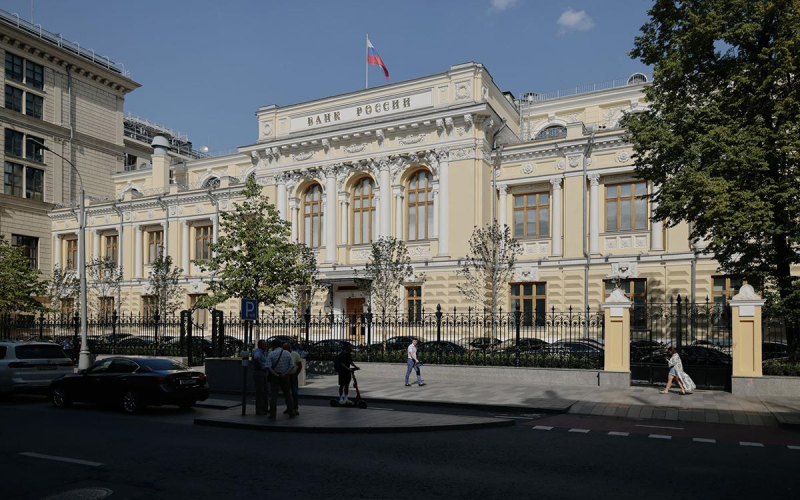 ЦБ снизил ключевую ставку до 17%: что будет с ипотекой и ценами на