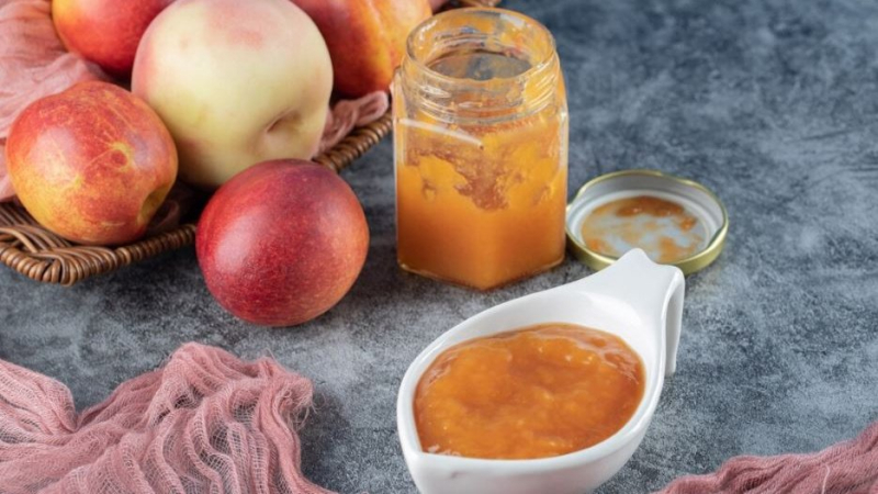 Варенье из опавших яблок подали к столу