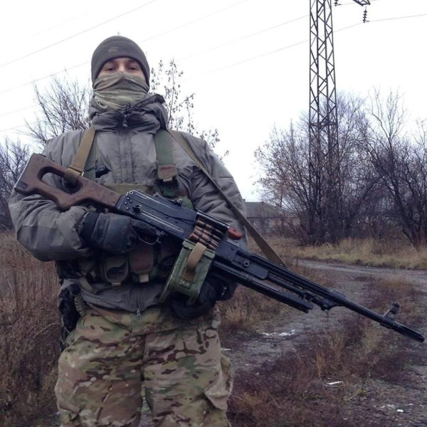 «Чувствуешь, что засыпаешь, — держись за пулемёт»: как полицейский из США с позывным Орион стал донбасским ополченцем