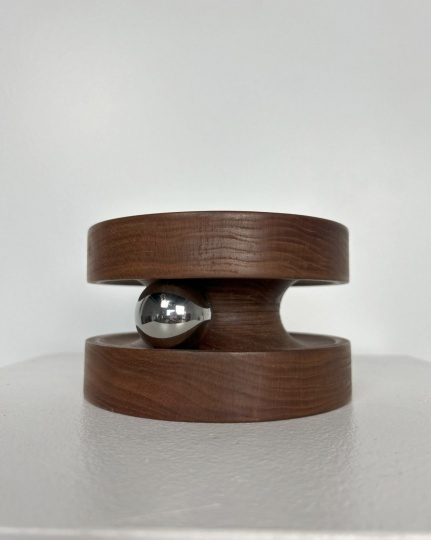 Дизайнер придумала стул для снятия стресса