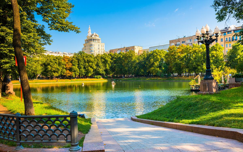 Эксперты заявили о закрытии ресторанов на Патриарших из-за дорогой