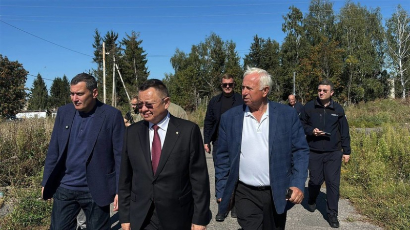 Хинштейн и Файзуллин осмотрели разрушенные ВСУ соцобъекты