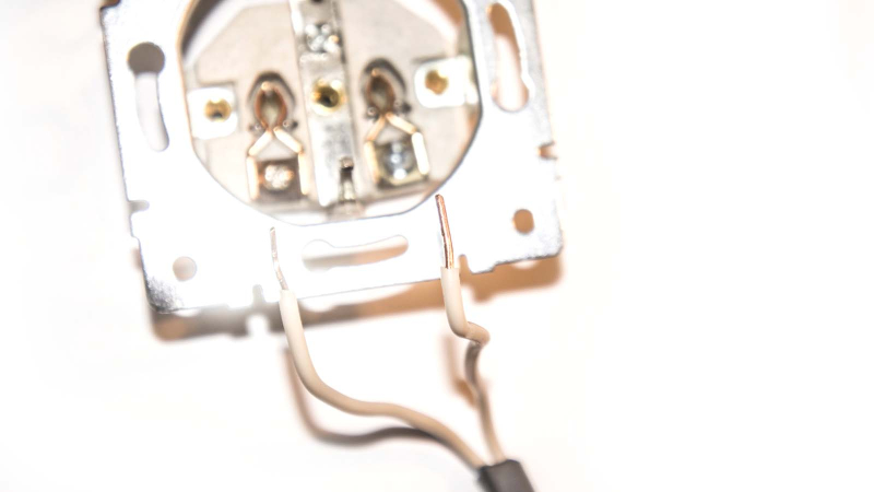 Как починить розетку: пошаговая инструкция для ремонта своими руками