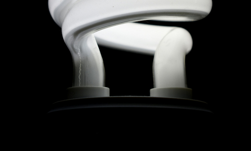 Как поменять лампочку в точечном светильнике: инструкции для разных цоколей