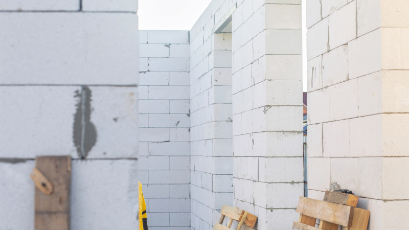 Какой дом лучше: монолитный, кирпичный или панельный