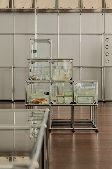 Коллаборация USM и студии LOVEISENOUGH