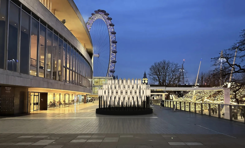 Ли Брум создал масштабную световую скульптуру для Лондонского фестиваля дизайна