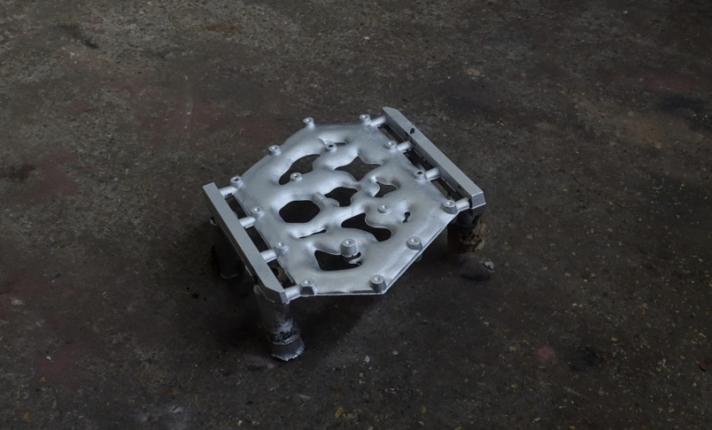 Лондонские дизайнеры вместе со школьниками разработали уличную скамью