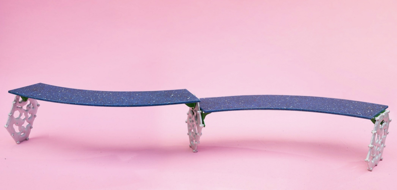 Лондонские дизайнеры вместе со школьниками разработали уличную скамью