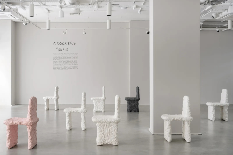 Макс Лэмб сделал мебель из керамики в коллаборации с 1882 Ltd