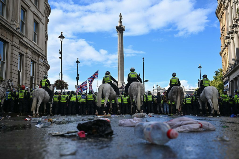 На фоне убийства Чарли Кирка: что стоит за масштабными протестами в Лондоне