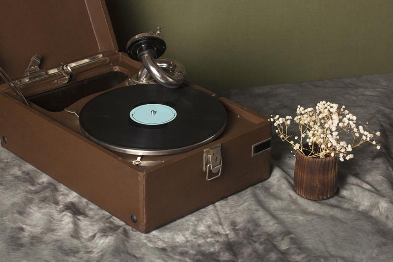 Небрежность и контраст: как интегрировать винтаж в современный