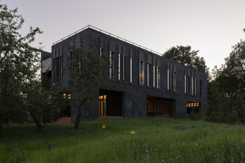 Osetskaya.Salov спроектировали «иммерсивный» гостевой дом в Переславле-Залесском