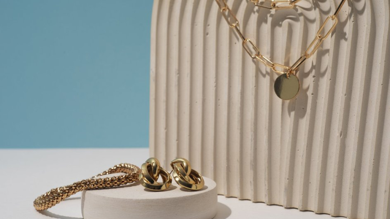 Украшения на подставке