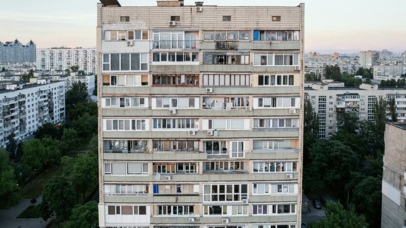 Дом с квартирами, которые продаются на вторичном рынке жилья