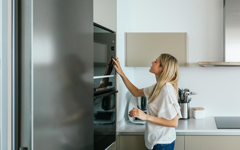 Россияне назвали бытовую технику, которая должна быть в съемной