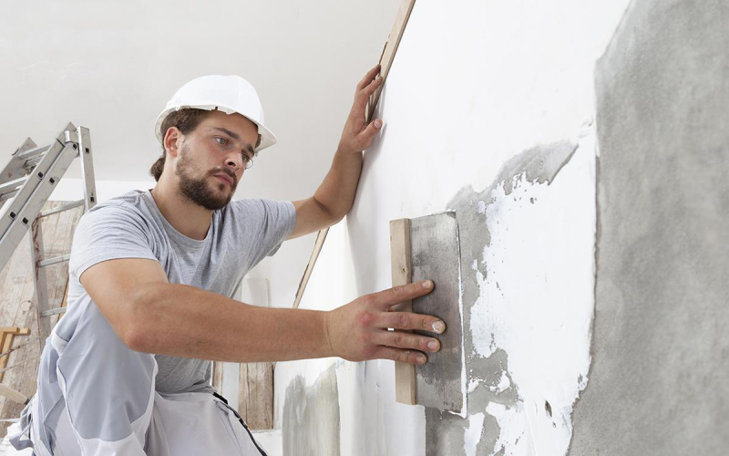 Россияне рассказали, сколько переплачивают за ремонт