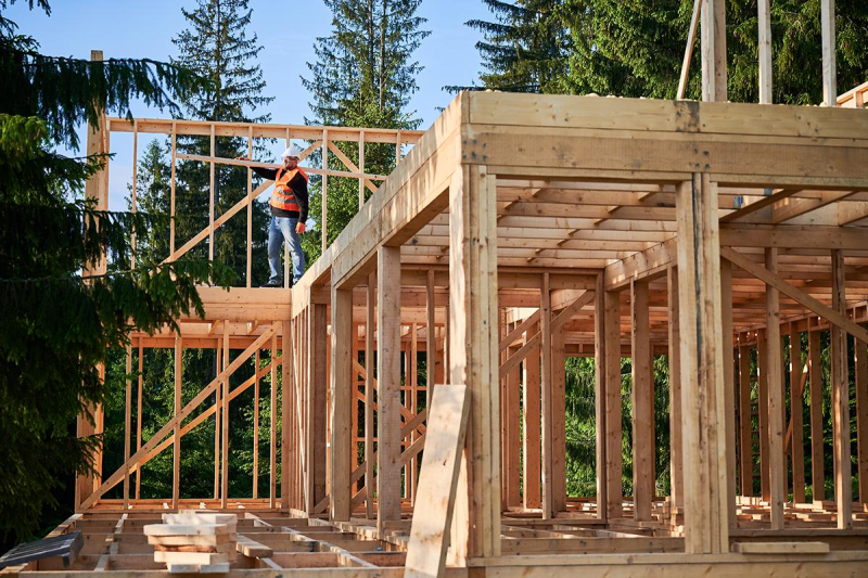 Спрос на строительство домов рухнул: в чем причины