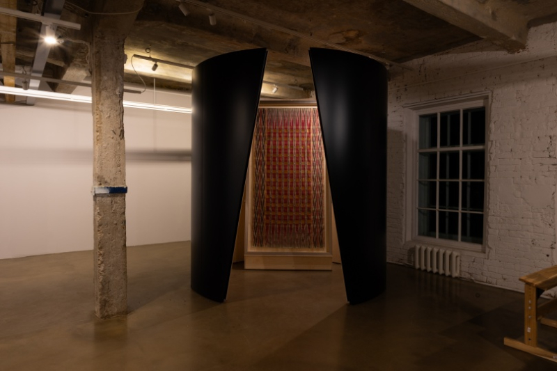 Студия MakeVibe изготовила конструкцию для показа канаватной фаты XIX века