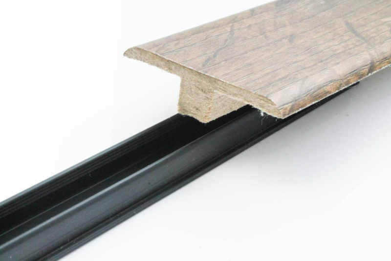 Стык ламината и плитки: материалы, советы экспертов и примеры в