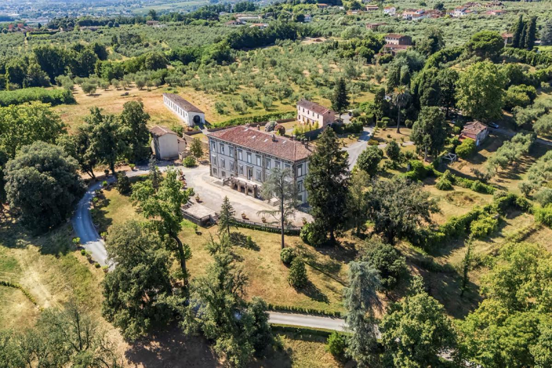 В Италии выставили на продажу виллу сестры Наполеона