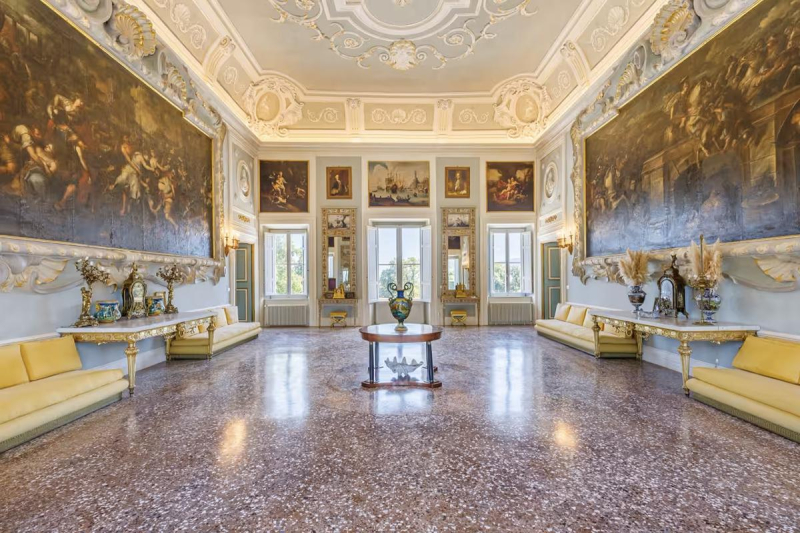 В Италии выставили на продажу виллу сестры Наполеона