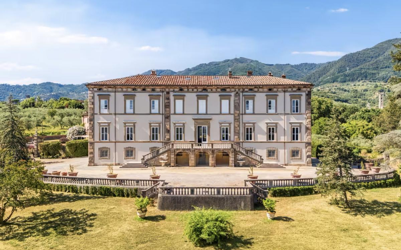 В Италии выставили на продажу виллу сестры Наполеона