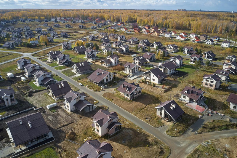 Ввод жилья в эксплуатацию упал почти во всех федеральных округах