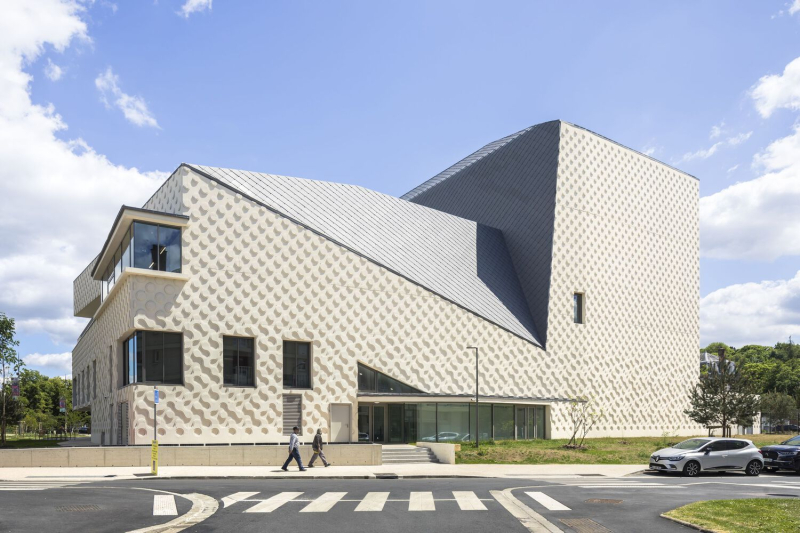 Завершён Региональный театр Бовези в городе Бове, Франция