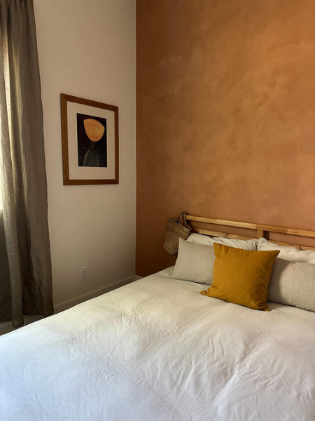 Жидкие обои в интерьере: плюсы и минусы, советы по применению (57 фото)