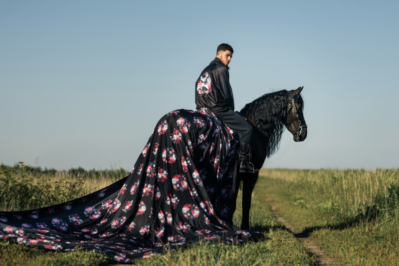 Жостовская фабрика создала мерч для футбольной команды