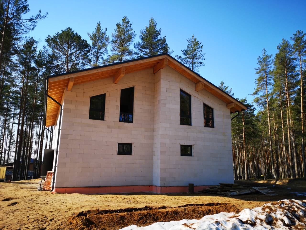 Коробка дома из газобетона с применением клея-пены