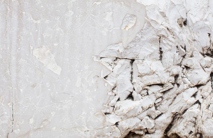 Выбор и нанесение материалов для заделки трещин